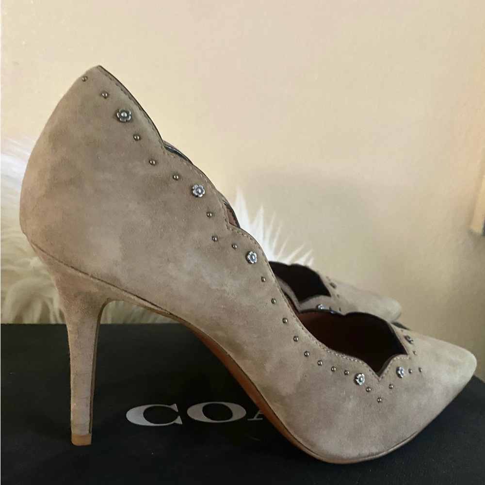 Coach Tan Heels Sophisticated Style